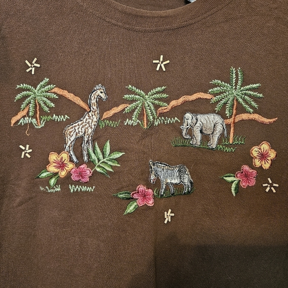 #426 Victoria Sport- Brown Short Sleeve "Wild Jungle" Top - Picture 2 of 7
